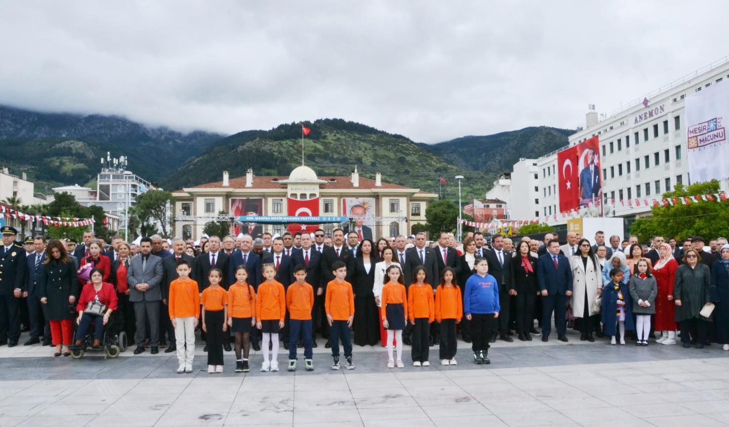 Manisa’da 23 Nisan Coşkusu Cumhuriyet Meydanı’nda Kutlandı