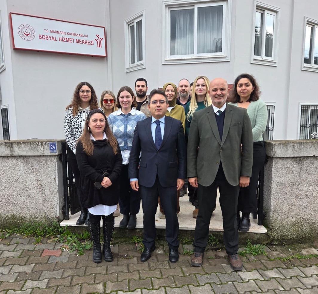 Marmaris Kaymakamı Nurullah KAYA ve İl Müdürümüz Yakup KÜTÜK, Marmaris Sosyal Hizmet Merkezi Müdürlüğü’nü ziyaret ederek kurum personeliyle bir araya geldi.