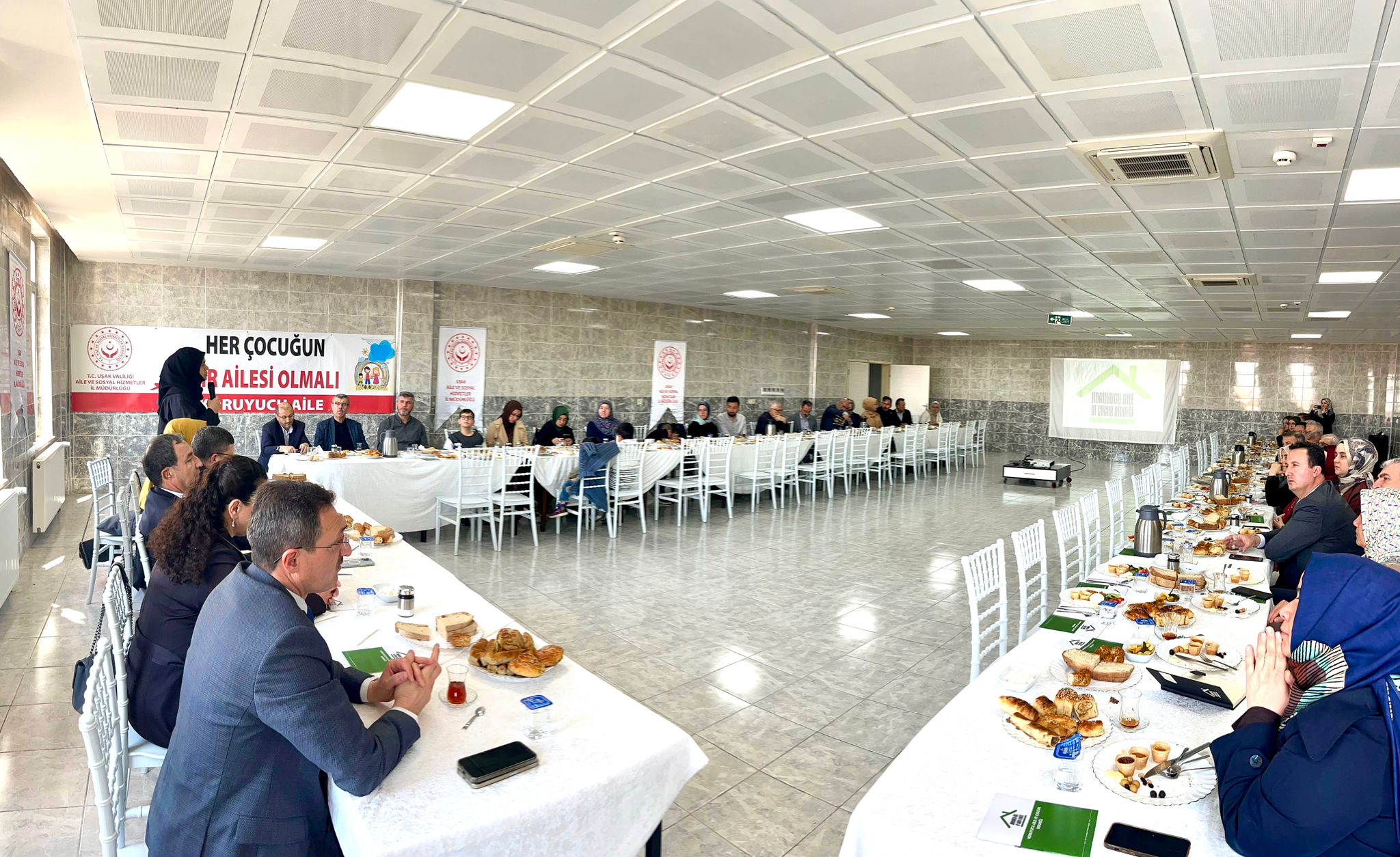 Uşak'ta Gönül Köprüleri Kuruluyor: Koruyucu Aileler Tanıtım Kahvaltısında  Buluştu!