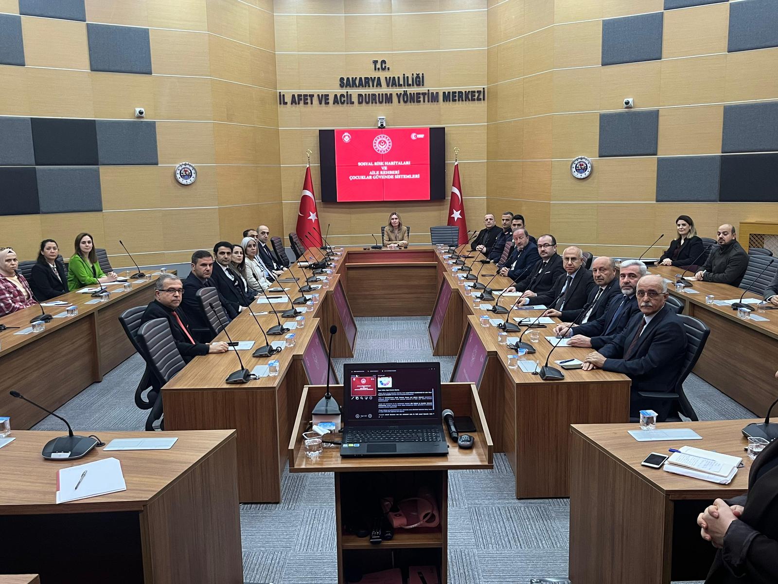 Sosyal Risklere Karşı Güçlü İş Birliği: Vali Yardımcısı Başkanlığında Tanıtım ve Değerlendirme Toplantısı Gerçekleştirildi