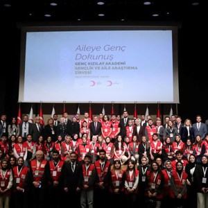 Bakanımız Göktaş, Genç Kızılay Akademi Gençlik ve Aile Araştırma Zirvesi'nde konuştu - fotoğraf 3