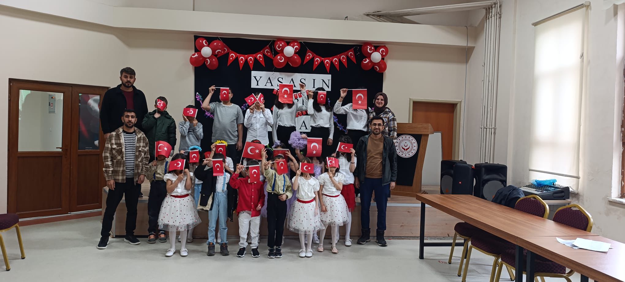 23 Nisan Ulusal Egemenlik ve Çocuk Bayramı’nı Bitlis Çocuk Evleri Sitemizde büyük bir coşku ve mutlulukla kutladık