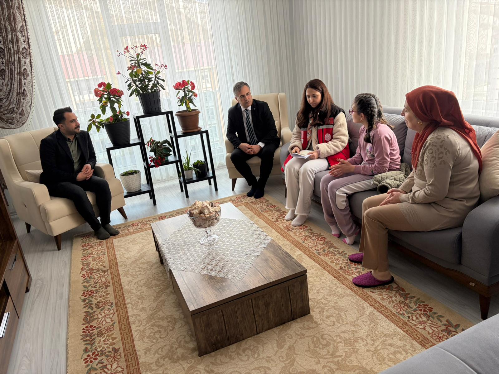 Bir kapı çalındı, bir yürek daha yalnız olmadığını hissetti