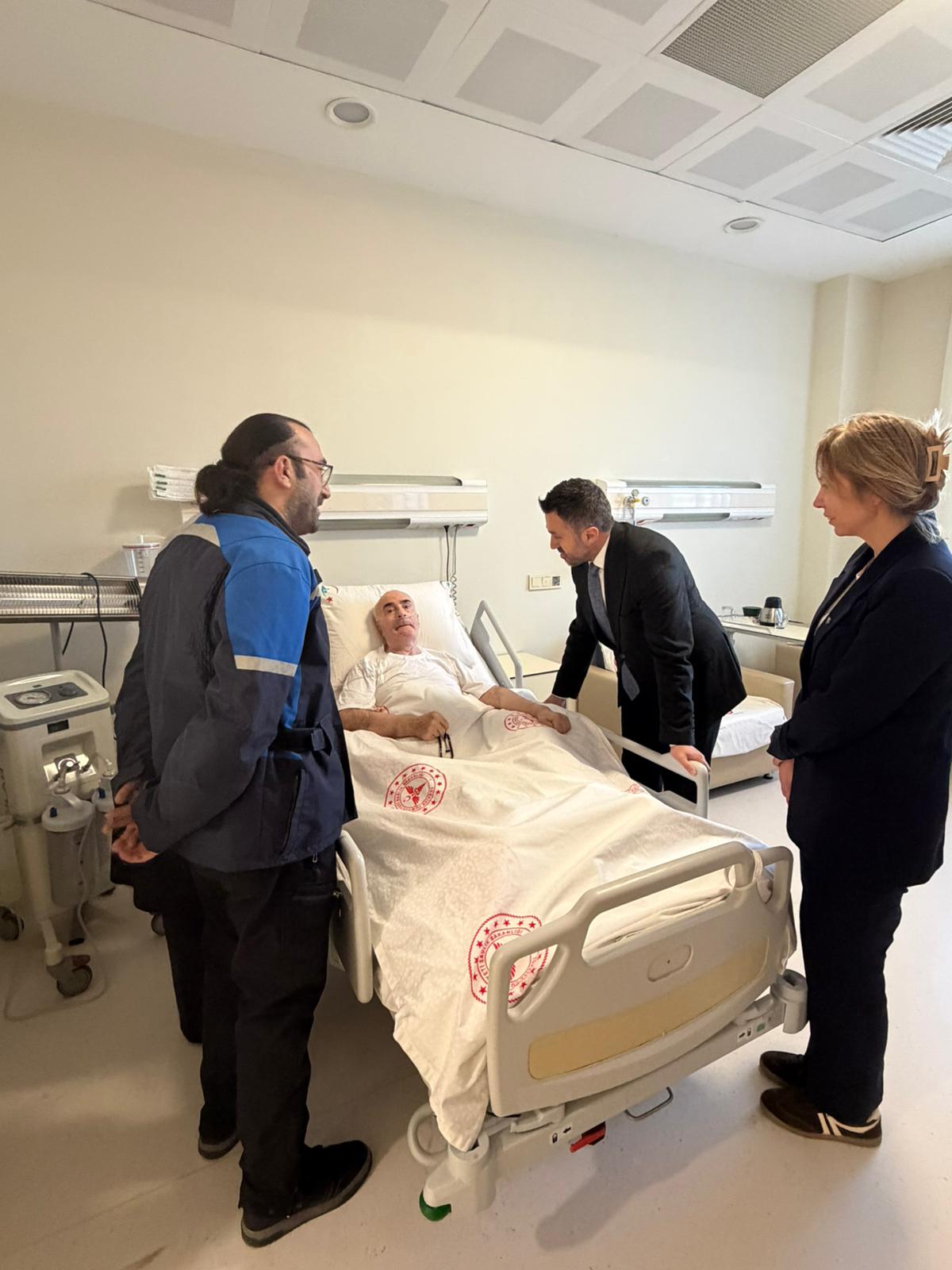 İl Müdürümüz Sn. Ömer Turan, Şehit Babası Mehmet Mehmethan’ı Hastanede Ziyaret Etti