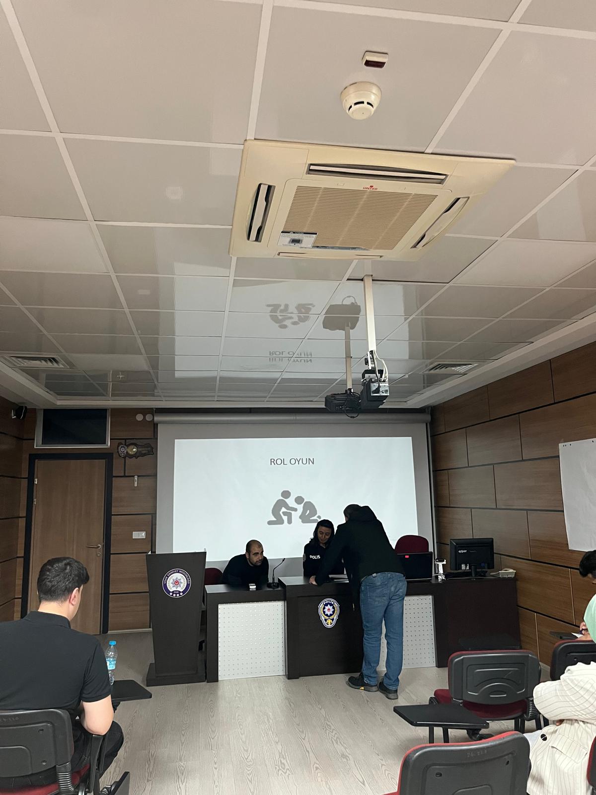  Uşak İl Emniyet Müdürlüğü personeline yönelik “Afet ve Acil Durumlarda Psikolojik İlk Yardım” Verildi