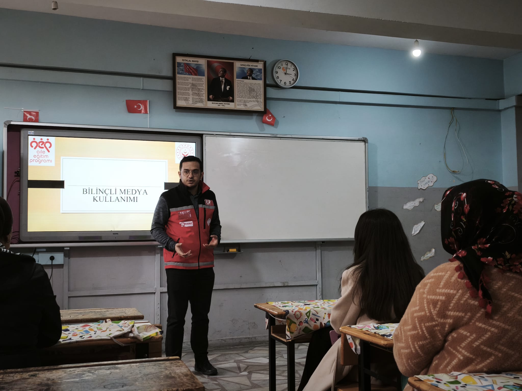 75. Yıl Ortaokulu’nda Bilinçli Medya Kullanımı Eğitimi Gerçekleştirildi