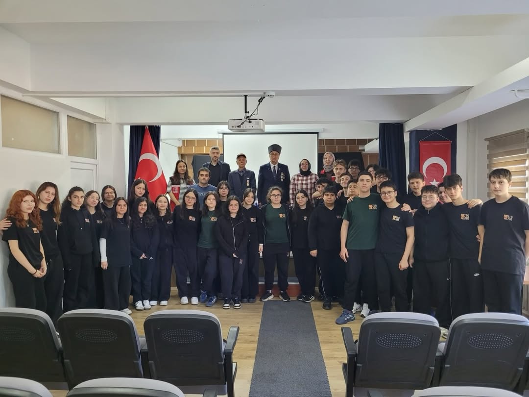 Vatan ve Kahramanlık Buluşmaları ile Gazilerimiz ve Rahmi Kula Anadolu Lisesi Öğrencileri Bir Araya Geldi