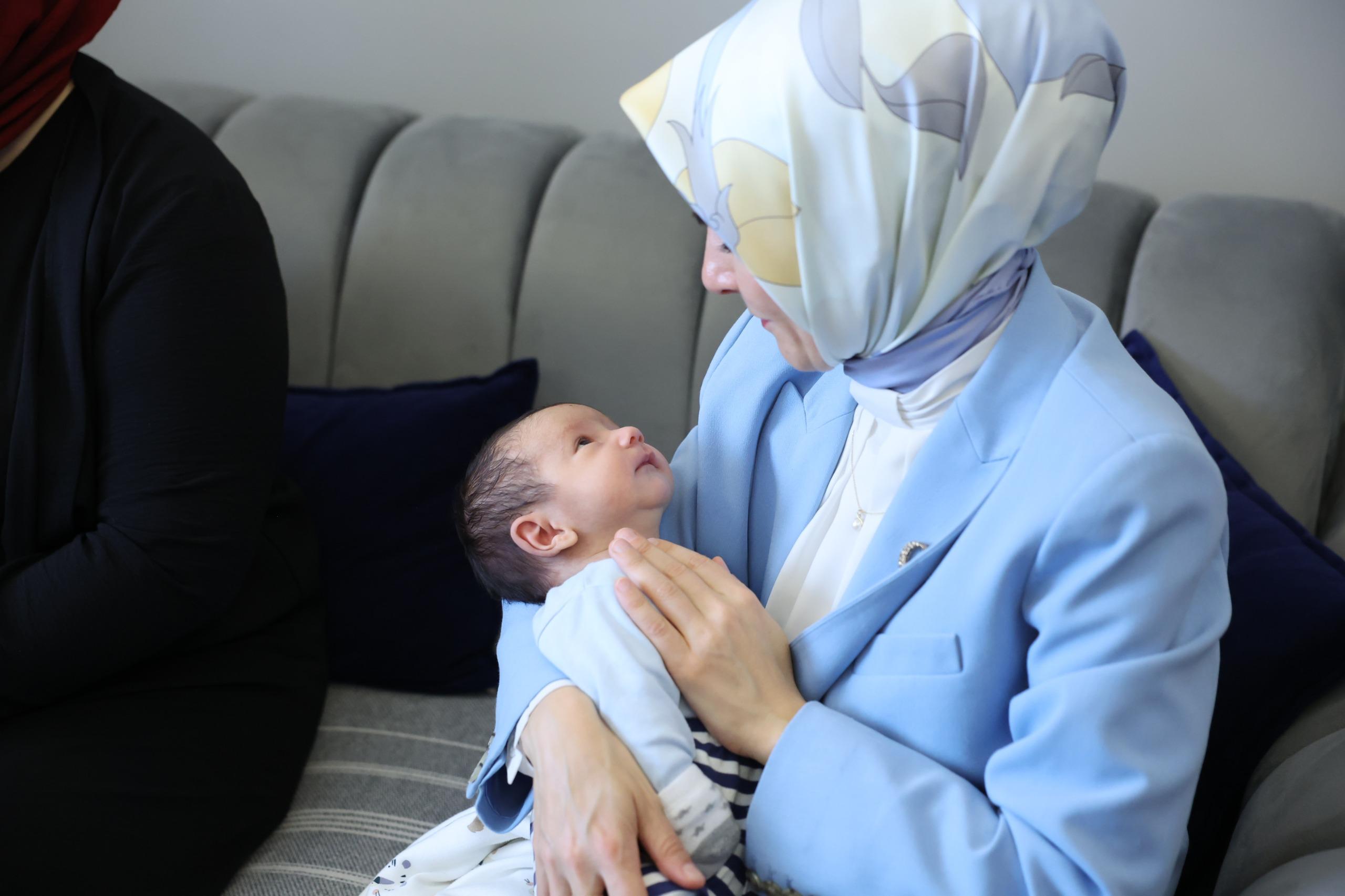 Nisan ayı doğum yardımı ödemeleri hesaplara yatırıldı