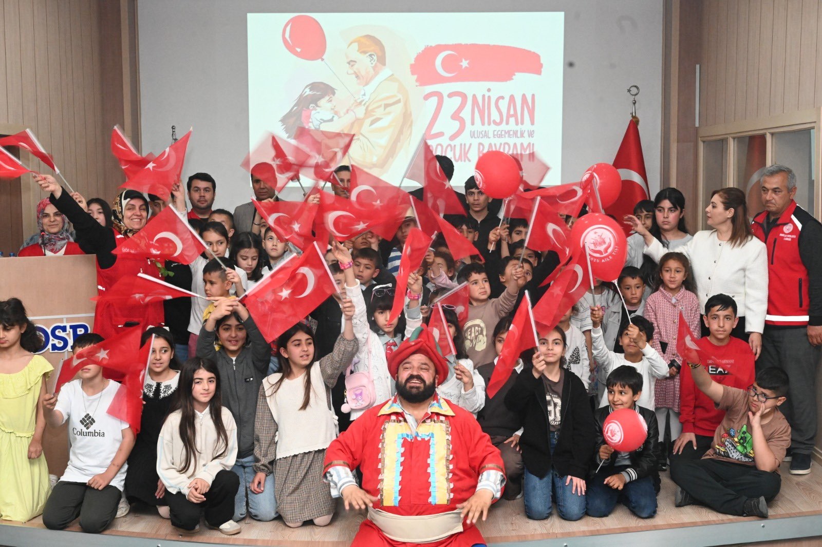 23 Nisan Ulusal Egemenlik ve Çocuk Bayramı kapsamında, İl Müdürlüğümüzden hizmet alan çocuklarımız, şehit ve gazilerimizin kıymetli evlatları ile Türk Kızılay Başkanlığından misafir olarak katılan çocuklarımız, Osmaniye Organize Sanayi Bölge Müdürlüğünde (OSB) düzenlenen programda #23Nisan coşkusunu hep birlikte yaşadılar.