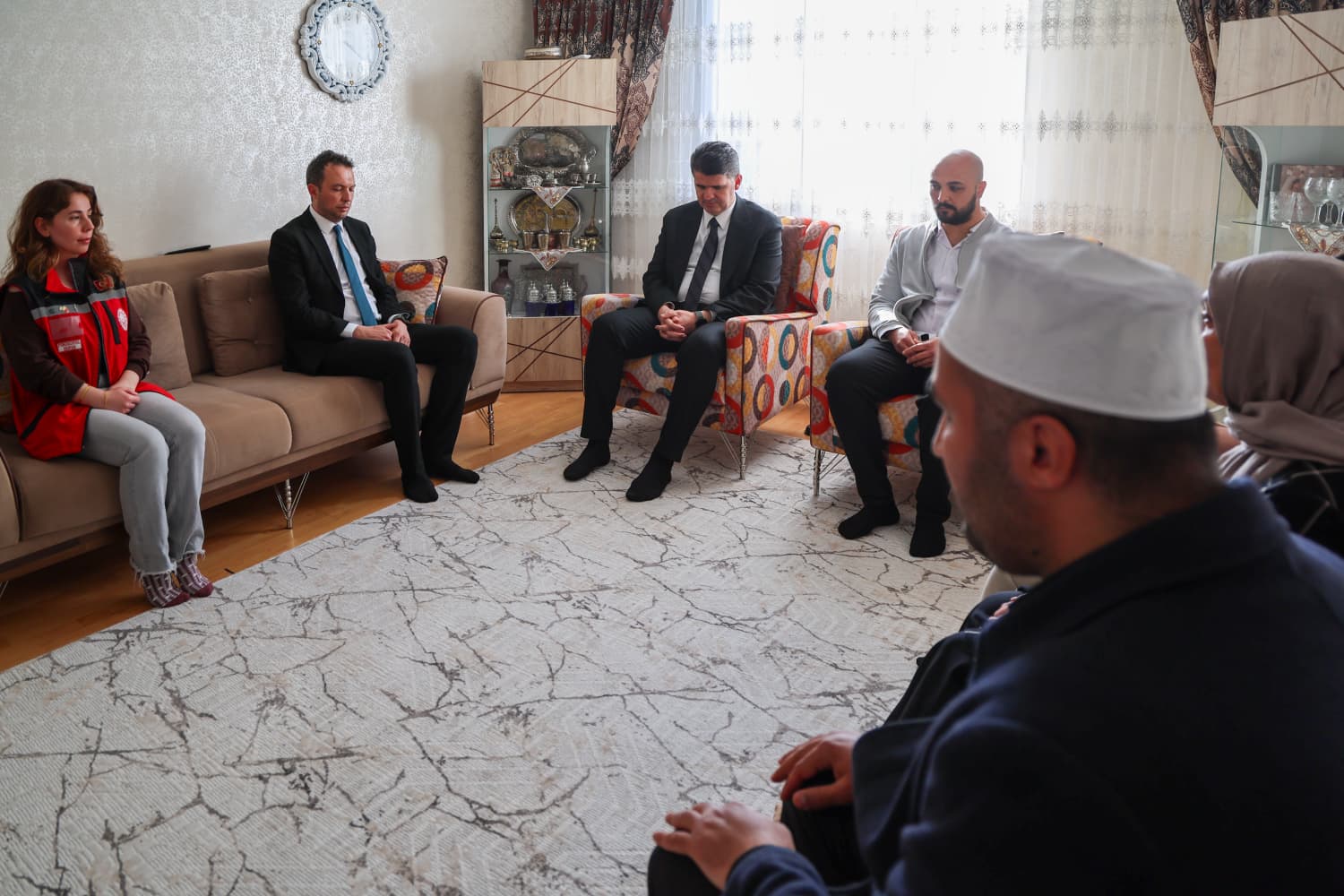 Valimiz Sn. Ömer Kalaylı ile birlikte, İl Müdürümüz Sn. Çetin Tutaş aziz şehitlerimizin sene-i devriyelerinde kıymetli ailelerini ziyaret etti.