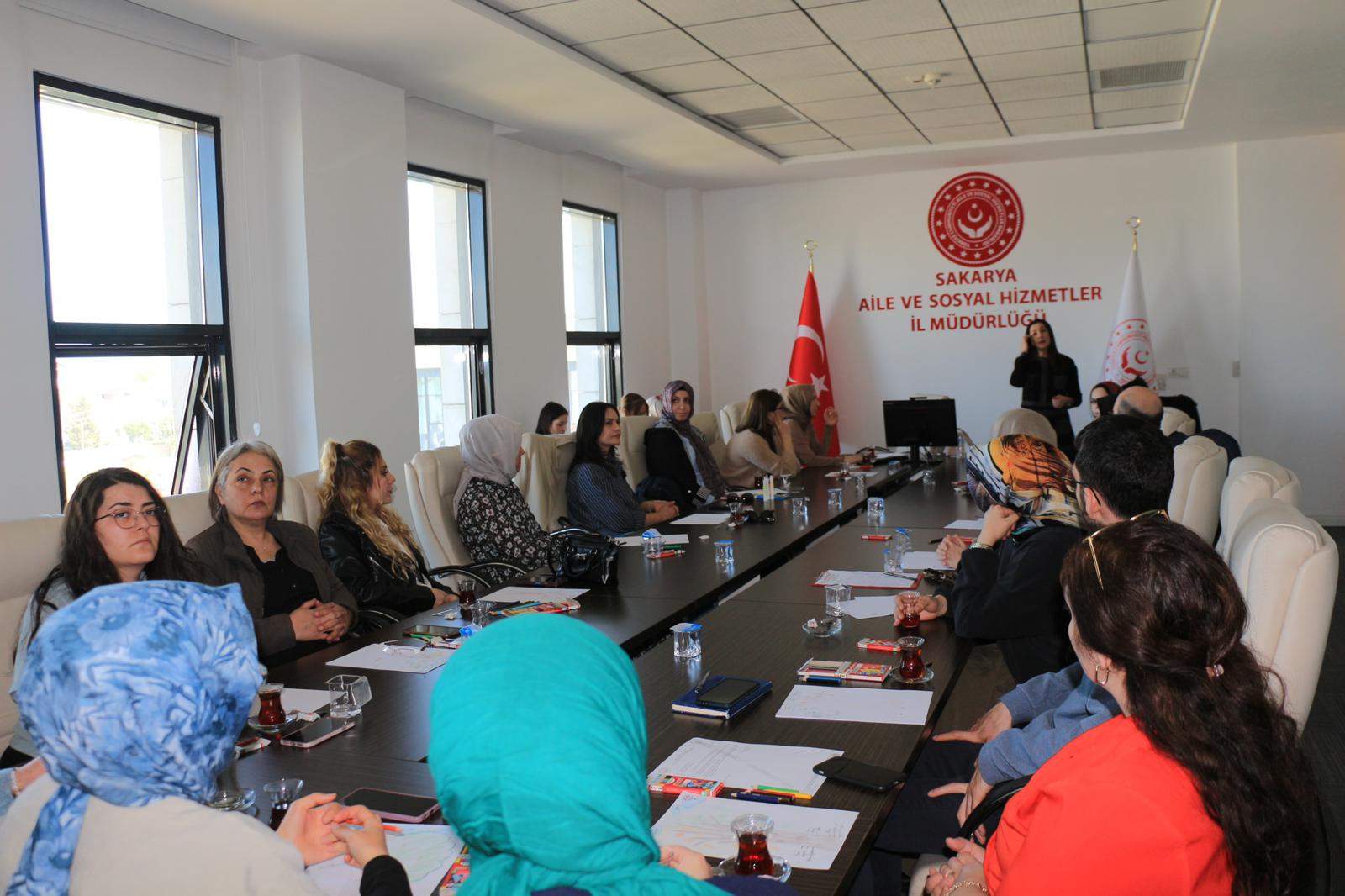 Kadın Hizmetleri Alanında Görev Yapan Personele Yönelik İkincil Travma, Tükenmişlik ve Korunma Eğitimi Gerçekleştirildi