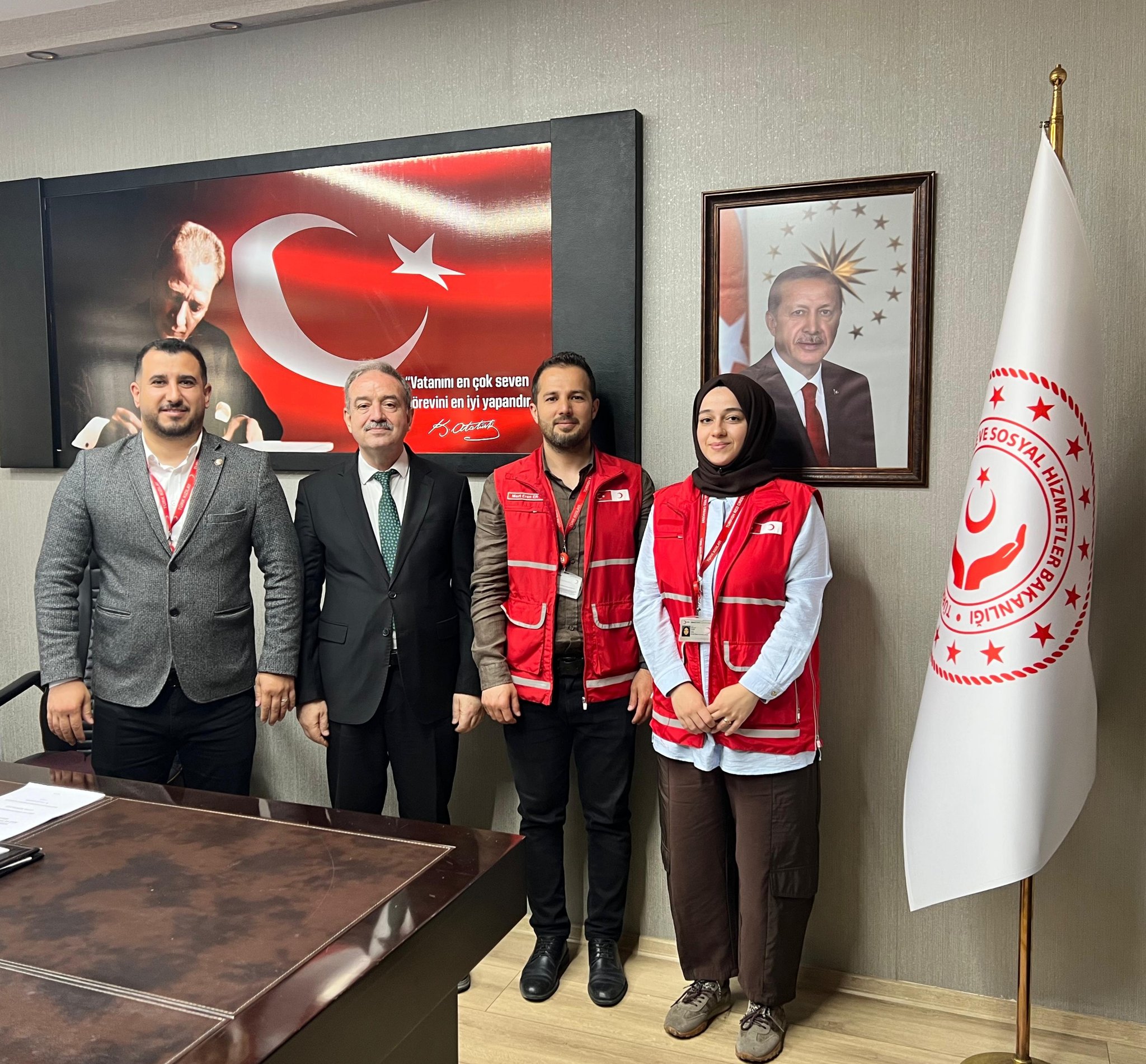 Türk Kızılayı Mardin Toplum Merkezi Saha Yöneticisi Mazlum Tanlık ve beraberindeki heyet