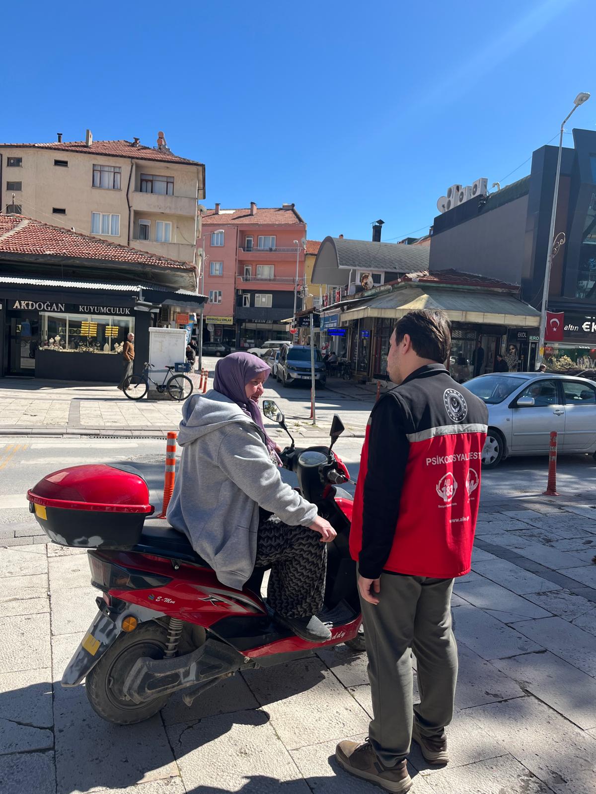 Mobil Sosyal Hizmet Çalışmalarıyla Çivril ve Çal’da Yerinde Hizmet Sunuldu