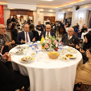 Şehit Aileleri ve Gazilerimiz Onuruna Düzenlenen Programa Yoğun Katılım Sağlandı - fotoğraf 2