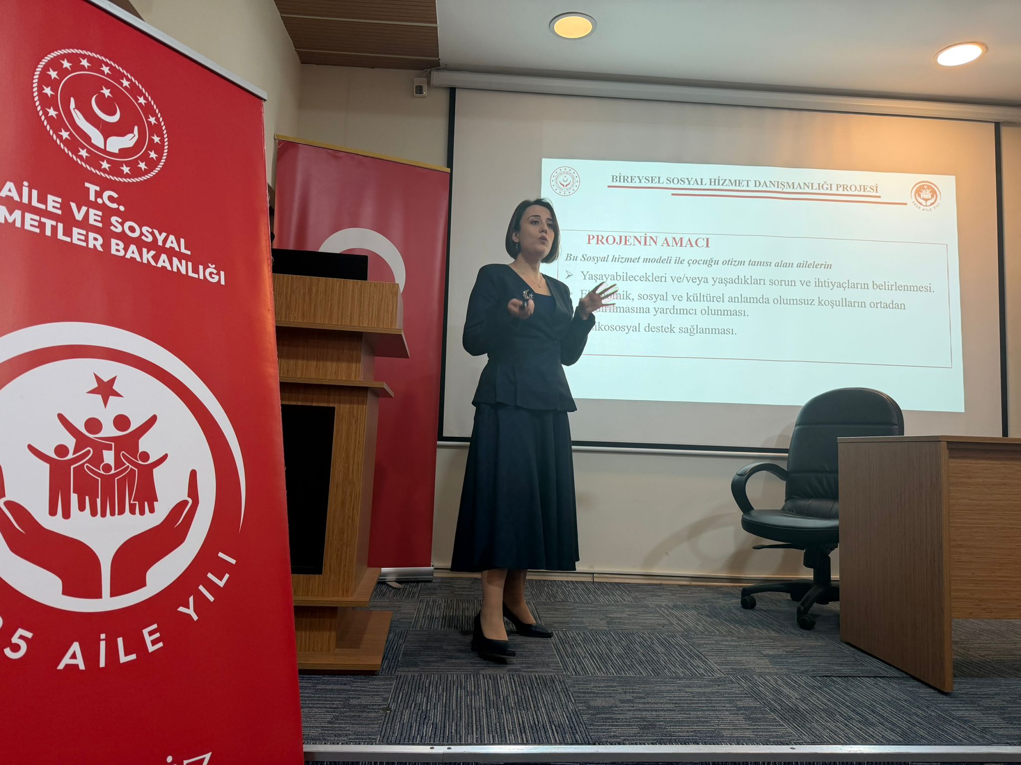 Otizmli Birey Ailelerine Yönelik Danışmanlık Projesi Kapsamında Eğitim Gerçekleştirildi