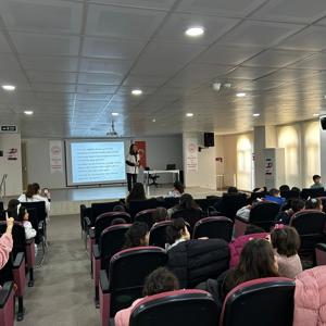 Çocuklarımıza Yönelik Sağlıklı Beslenme ve Ağız-Diş Sağlığı Eğitimi Gerçekleştirildi - fotoğraf 4