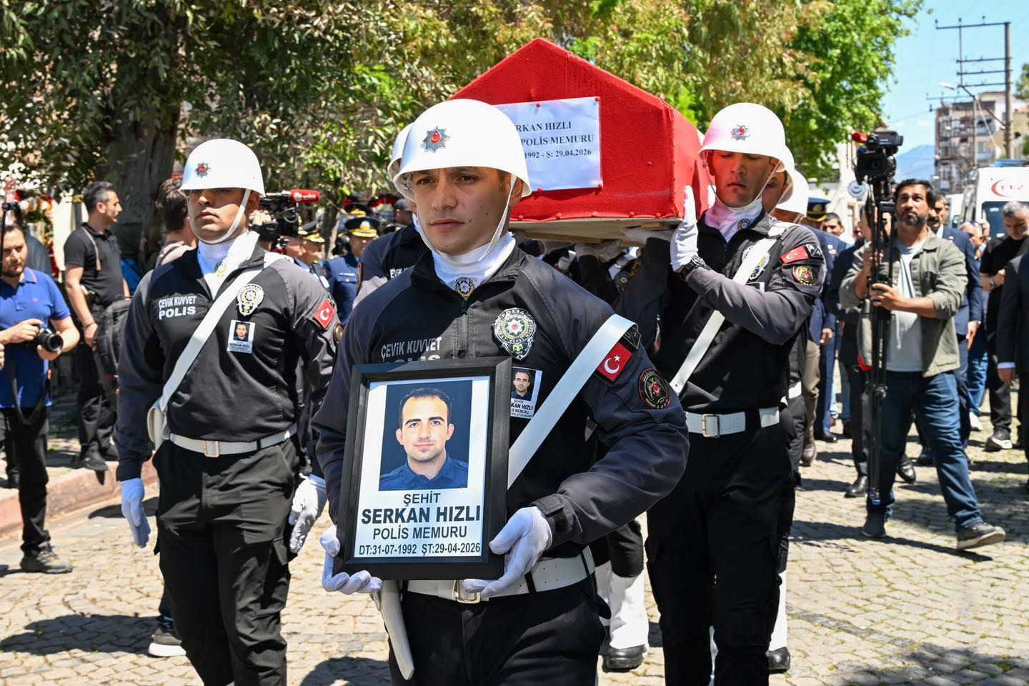 Şehidimiz Polis Memuru Serkan HIZLI Son Yolculuğuna Uğurlandı