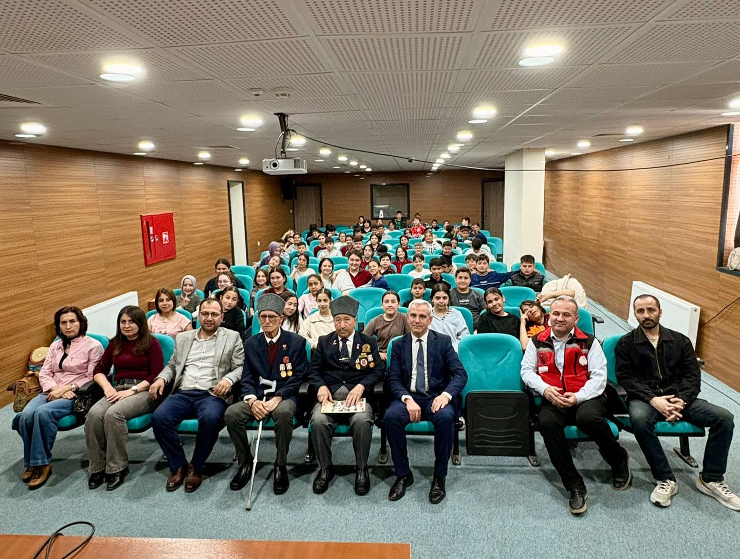 Akhisar’da “Vatan ve Kahramanlık Buluşmaları” Gerçekleştirildi