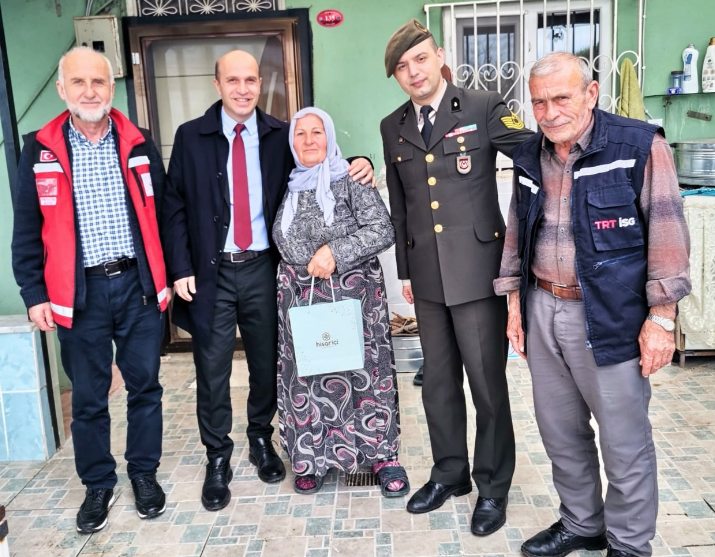 Şehidimiz Ayhan Gedikli’nin Kıymetli Anneleri Hanelerinde Ziyaret Edildi.