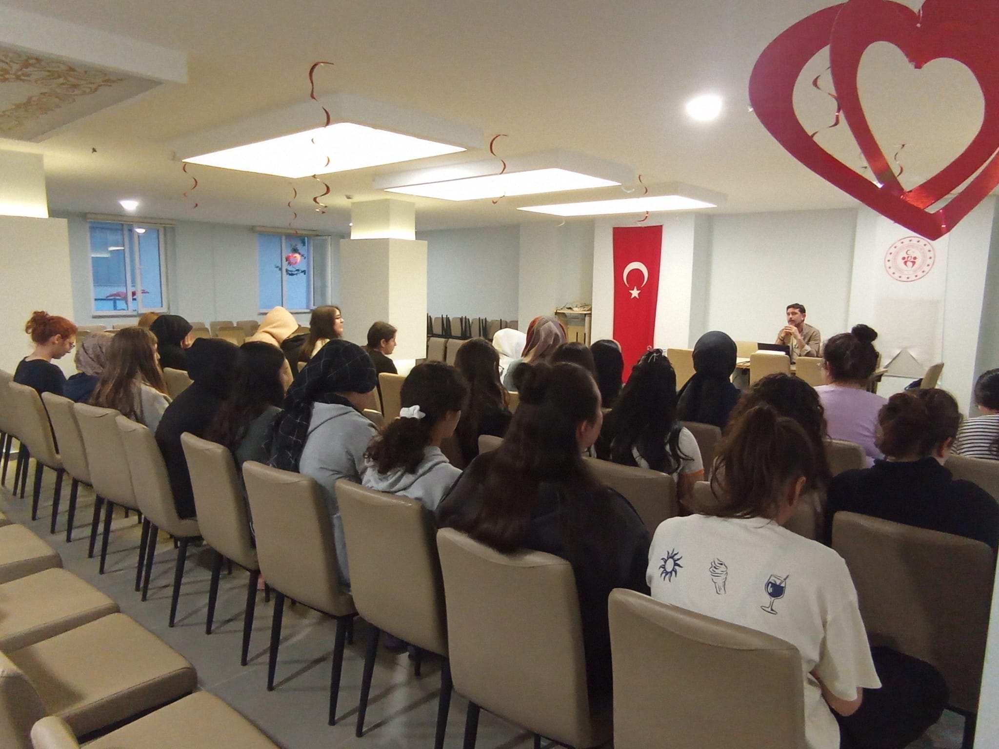 KYK'da Kalan Öğrencilerimize Madde Bağımlılığı ile Mücadele Eğitimi
