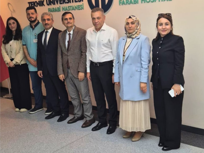 Ankara İlinde Gazi Olan Ahmet Birinci, Çalışmakta Olduğu Karadeniz Teknik Üniversitesi Farabi Hastanesinde Ziyaret Edildi.