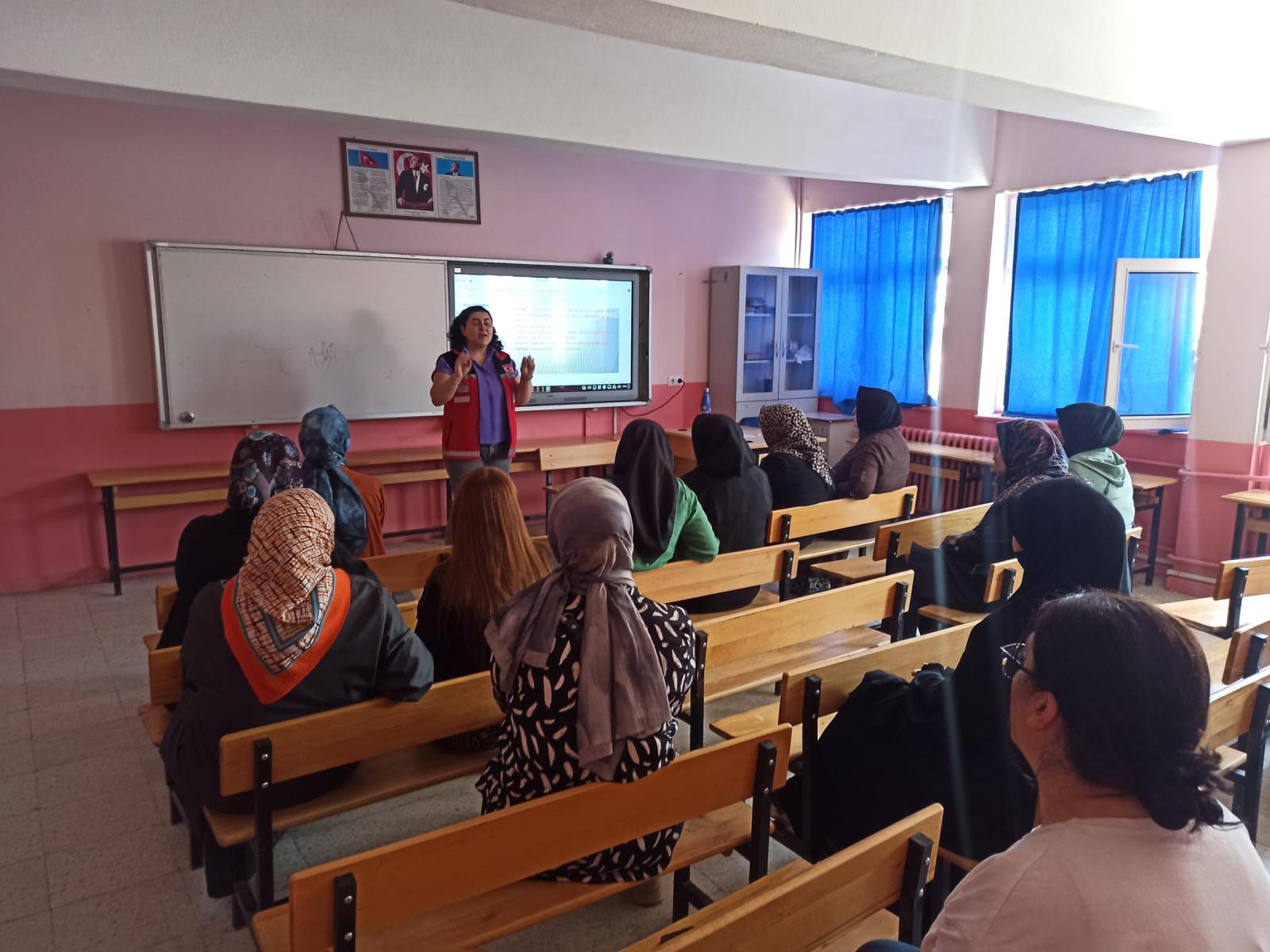 Sandıklı 75. Yıl İlkokulu Velilerine Aile İçi İletişim Eğitimi Düzenlendi