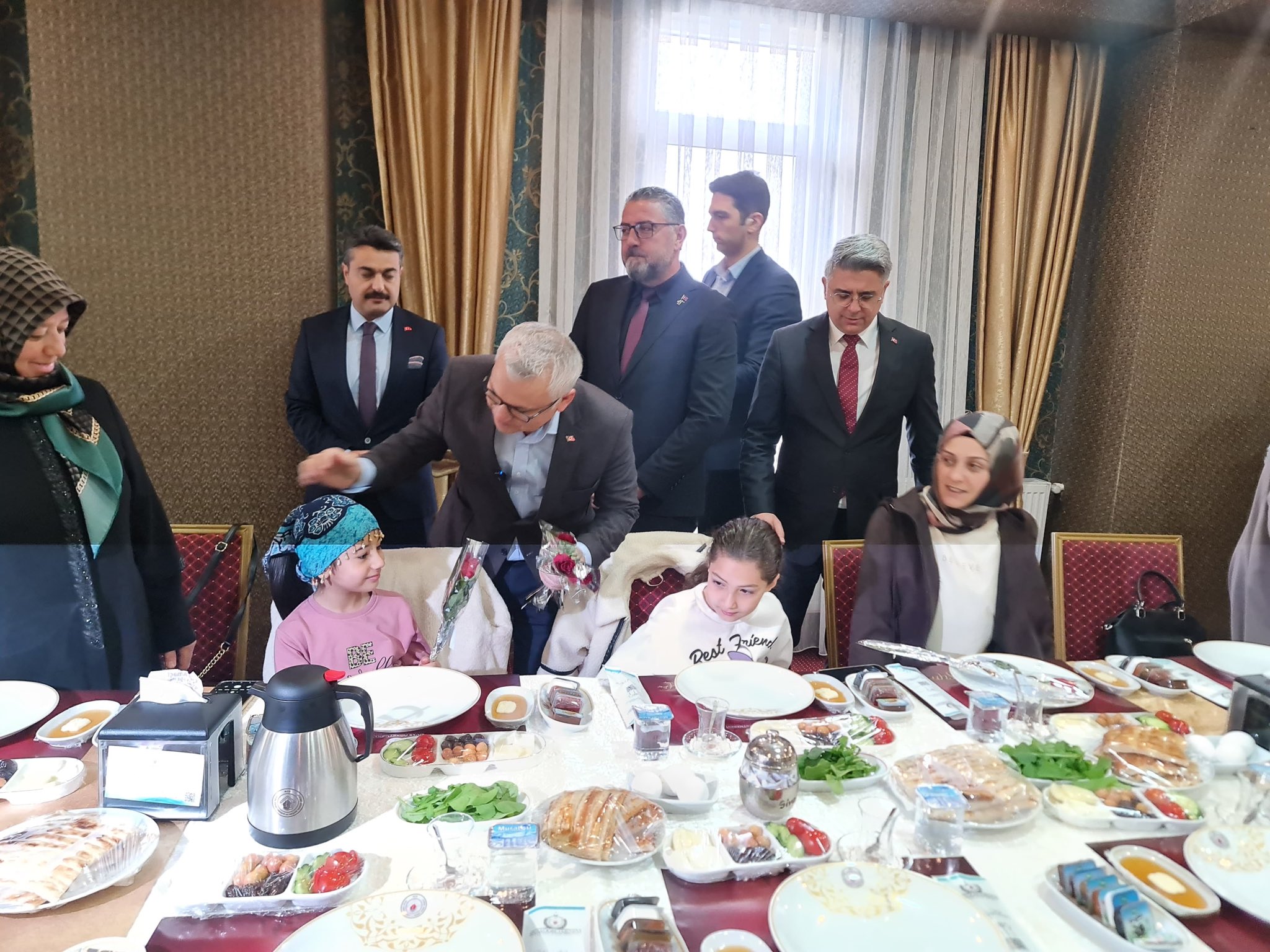 Kahramanlarımızın Kıymetli Emanetleriyle Anneler Gününde Anlamlı Buluşma