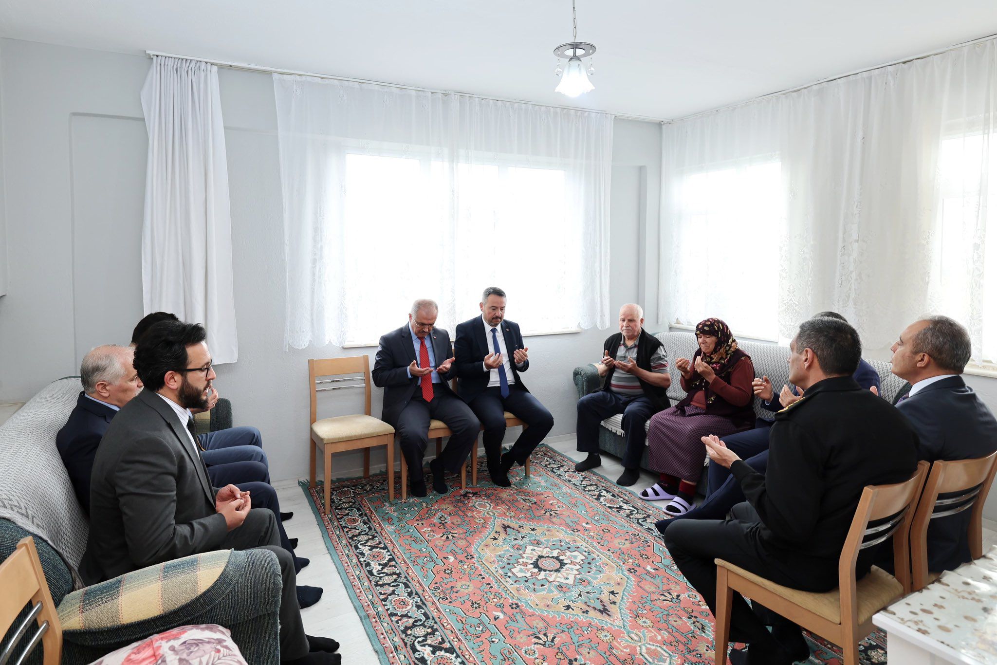 Valimiz Sayın Dr.Naci AKTAŞ Şehit İbrahim Çetin'in Bizlere Emaneti Kıymetli Ailesini Evlerinde Ziyaret Etti.