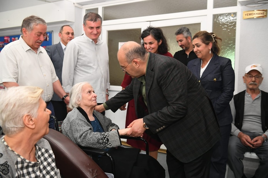 Valimiz Sayın İsmail USTAOĞLU, Huzurevindeki Büyüklerimizi Ziyaret Ederek Anneler Günü’nü Kutladı