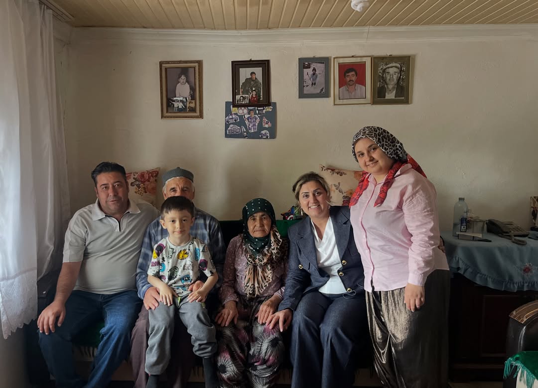 İl Müdürümüz Sayın Emine BÖÇKÜN Anneler Gününde Aziz Şehidimiz Mustafa BAKIR’ın Kıymetli Annesini Ziyaret Etti