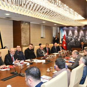 Aile İçi ve Kadına Karşı Şiddetle Mücadele Toplantısı Sayın Valimizin Başkanlığında Gerçekleştirildi - fotoğraf 8