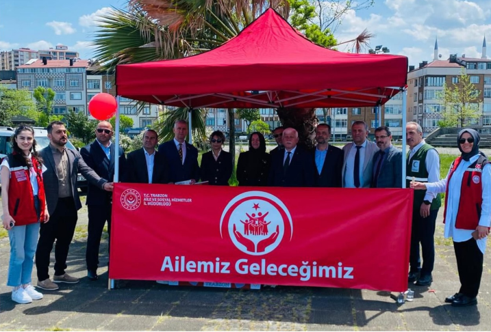 15 Mayıs Aile Günü Kapsamında “Güçlü Aile, Güçlü Toplum, Güçlü Türkiye” Temasıyla Of Sahil Parkı’nda Çocuklar Ve Aileleriyle Bir Araya Gelindi