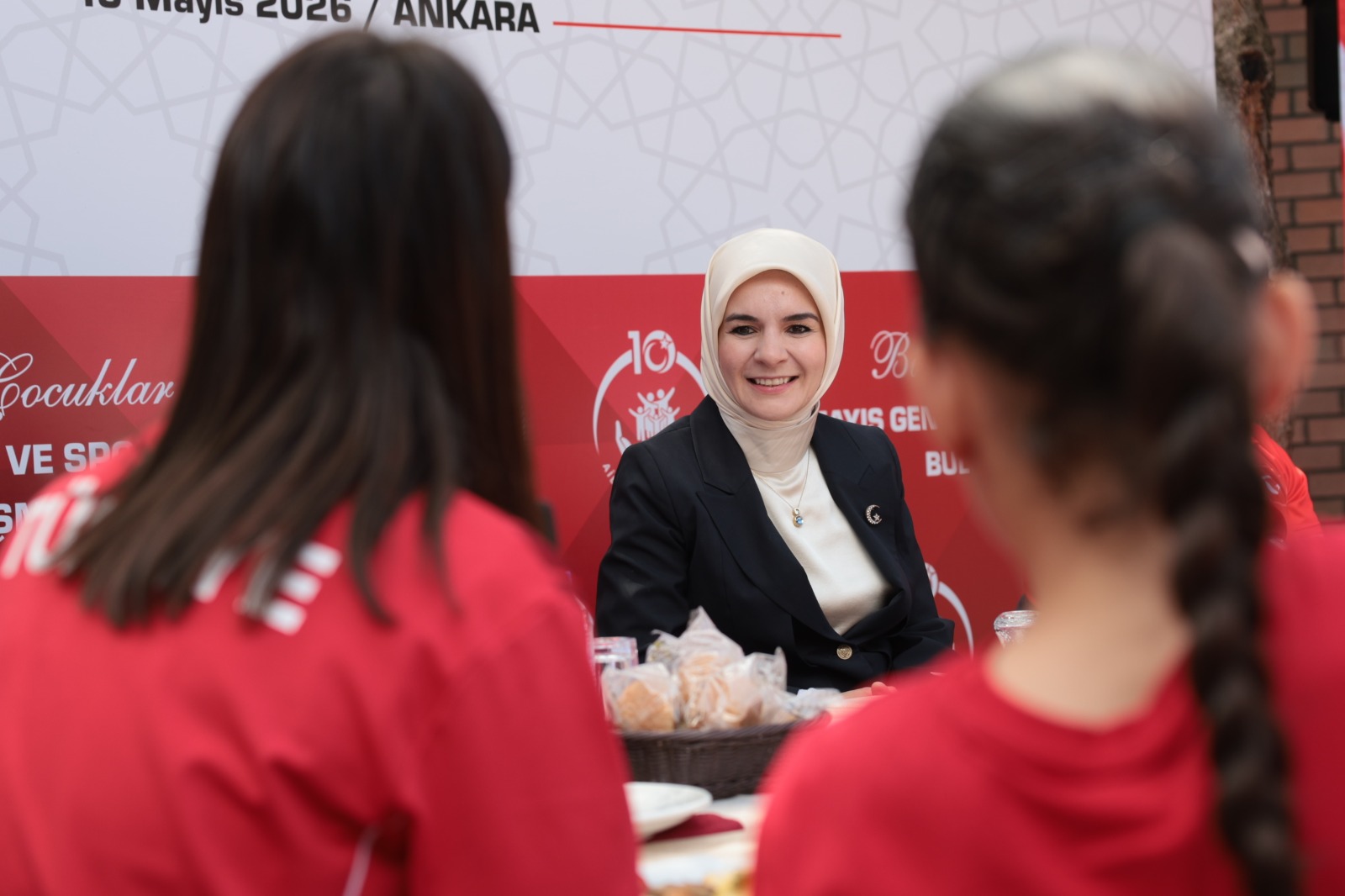 Bakanımız Göktaş, devlet himayesindeki başarılı sporcu gençlerle buluştu
