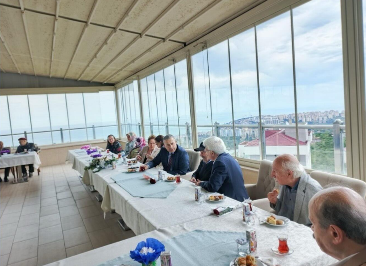Köşk Huzurevinde Kalan Sakinlerimize Trabzon Valimiz Sayın Tahir Şahin Ve Kıymetli Eşi Cansel Şahin Hanımefendi Tarafından Bayram Ziyareti Gerçekleştirdi.