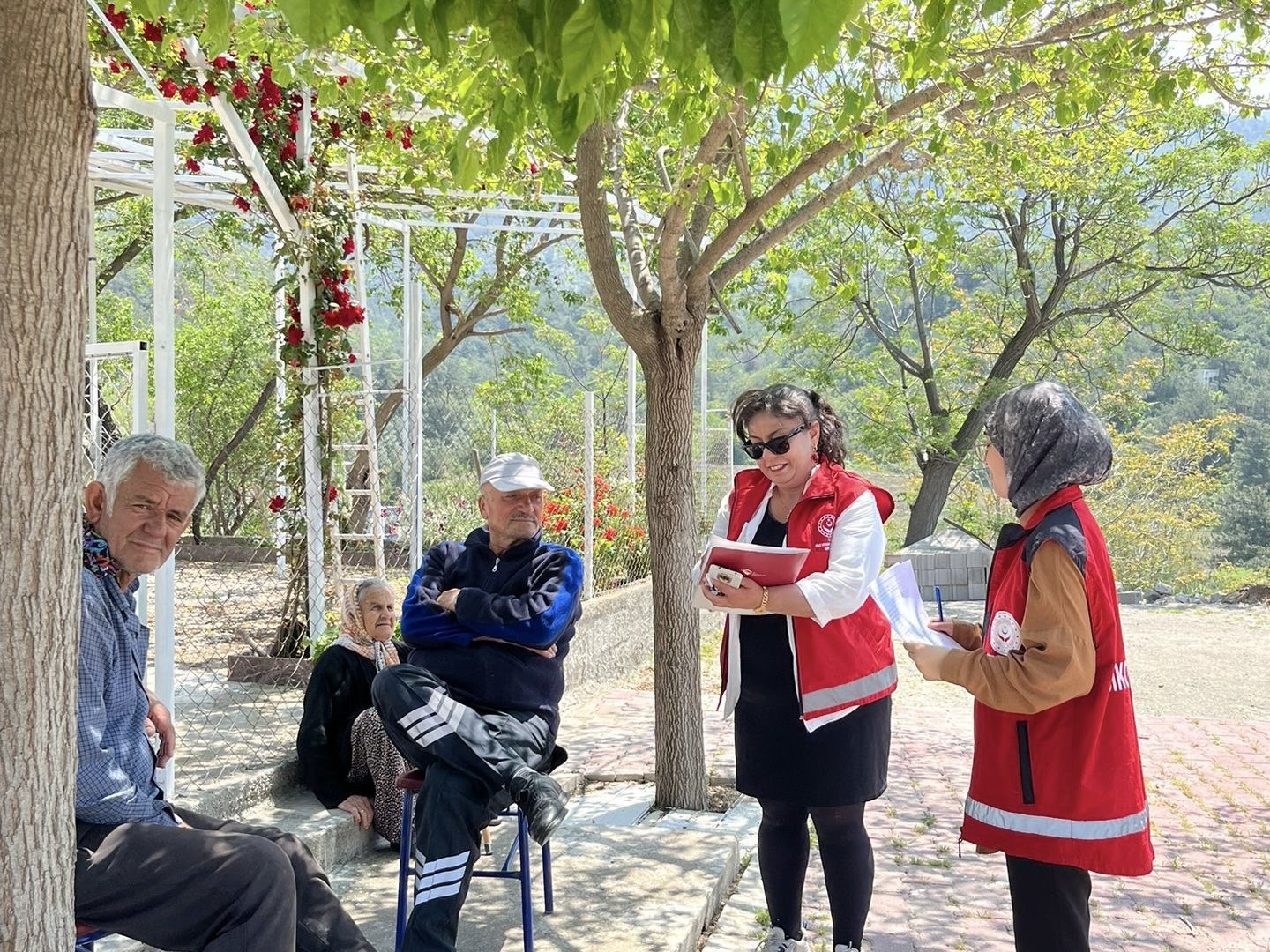 Osmaniye Sosyal Hizmet Merkezi personellerimiz  Kayalı Köyü’nde kırsal alan çalışması gerçekleştirilmiştir.