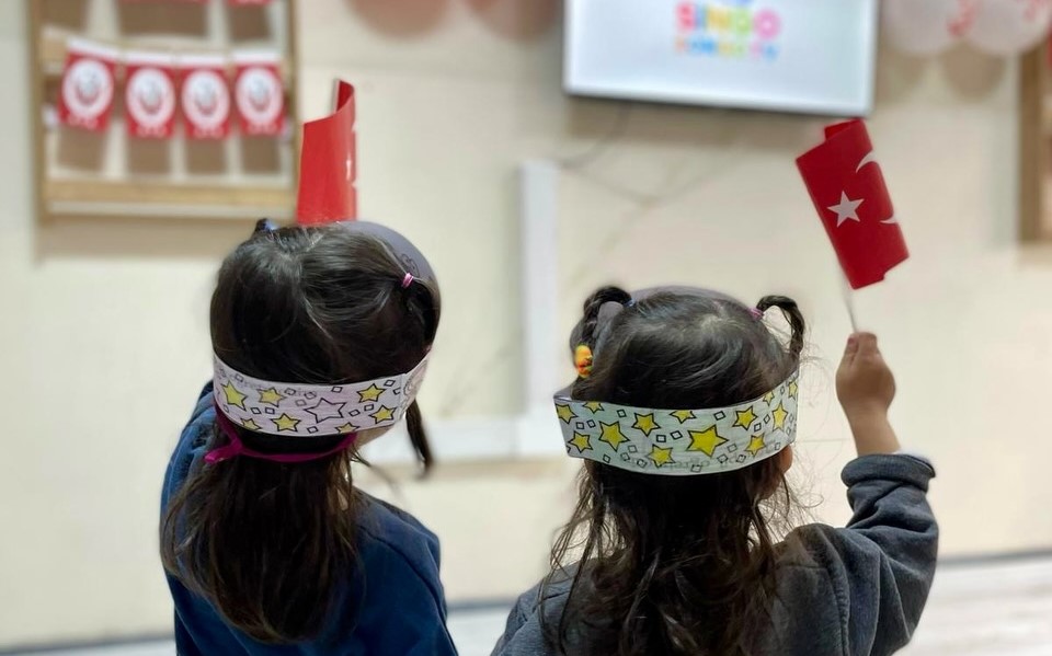 Yavrularımız, 23 Nisan Öncesinde Evlerini Al Bayraklar ve Balonlarla Süslediler