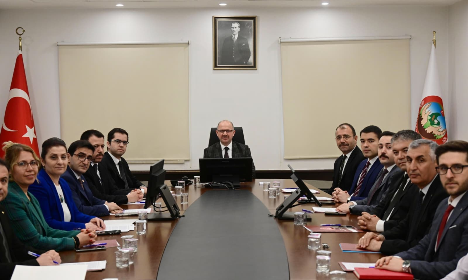 Sayın Valimiz Mehmet Fatih Serdengeçti başkanlığında İl Müdürümüz Sayın Tolga Nacar ve kuruluş müdürleri ile birlikte Sosyal Risk Haritası ile ilgili toplantı yapıldı. 