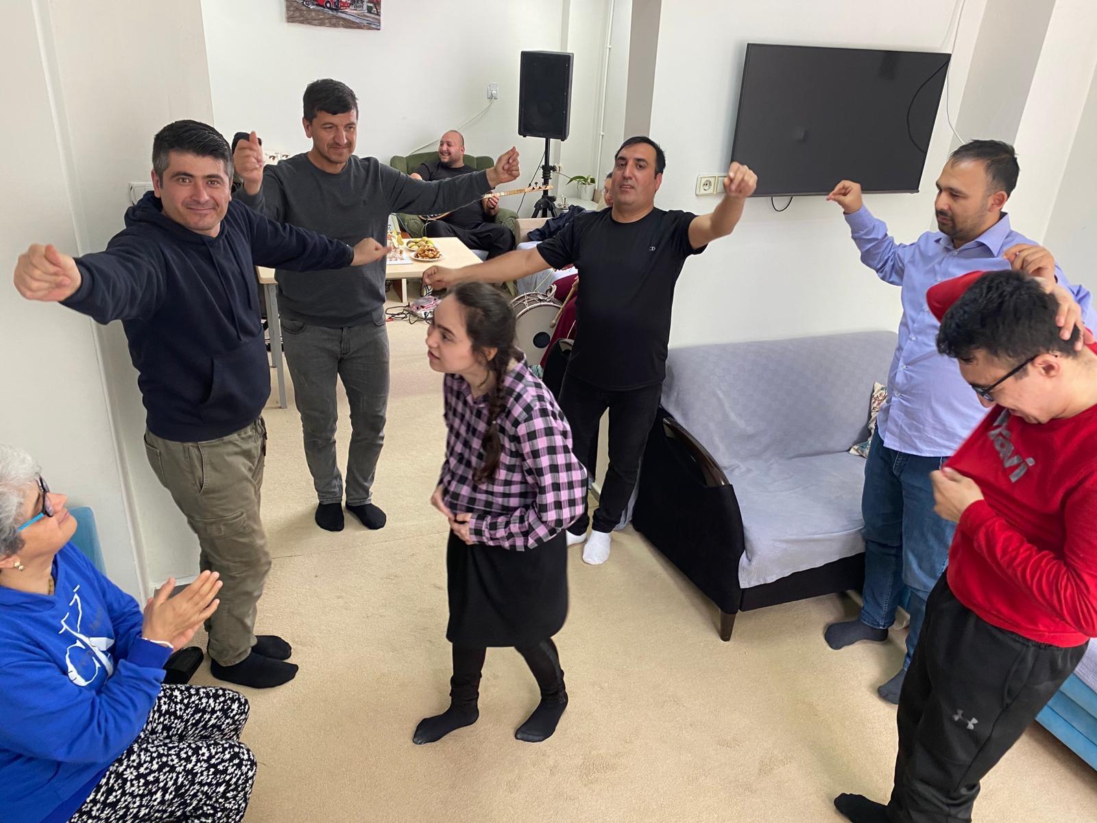 8 Mayıs Müzeler Haftası kapsamında, müze personelleri ve gönüllü müzisyenler tarafından Engelsiz Yaşam BRADM Gündüzlü Birimi’nde özel gereksinimli bireylerimizle birlikte müzik etkinliği düzenlendi.