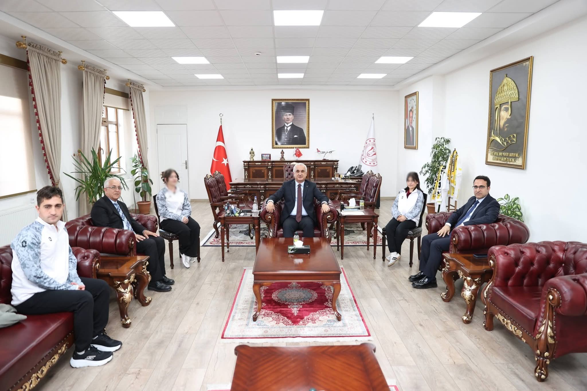 Şampiyon Sporcularımızdan Sayın Valimize Ziyaret