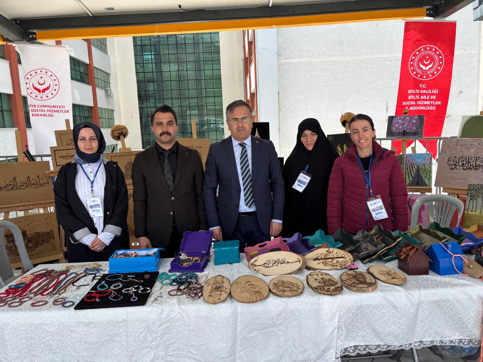 Bitlis Gençlik Festivali kapsamında bizlere ayrılan alanda kurulan Engelsiz Sergi Standımız, ziyaretçilerden yoğun ilgi gördü