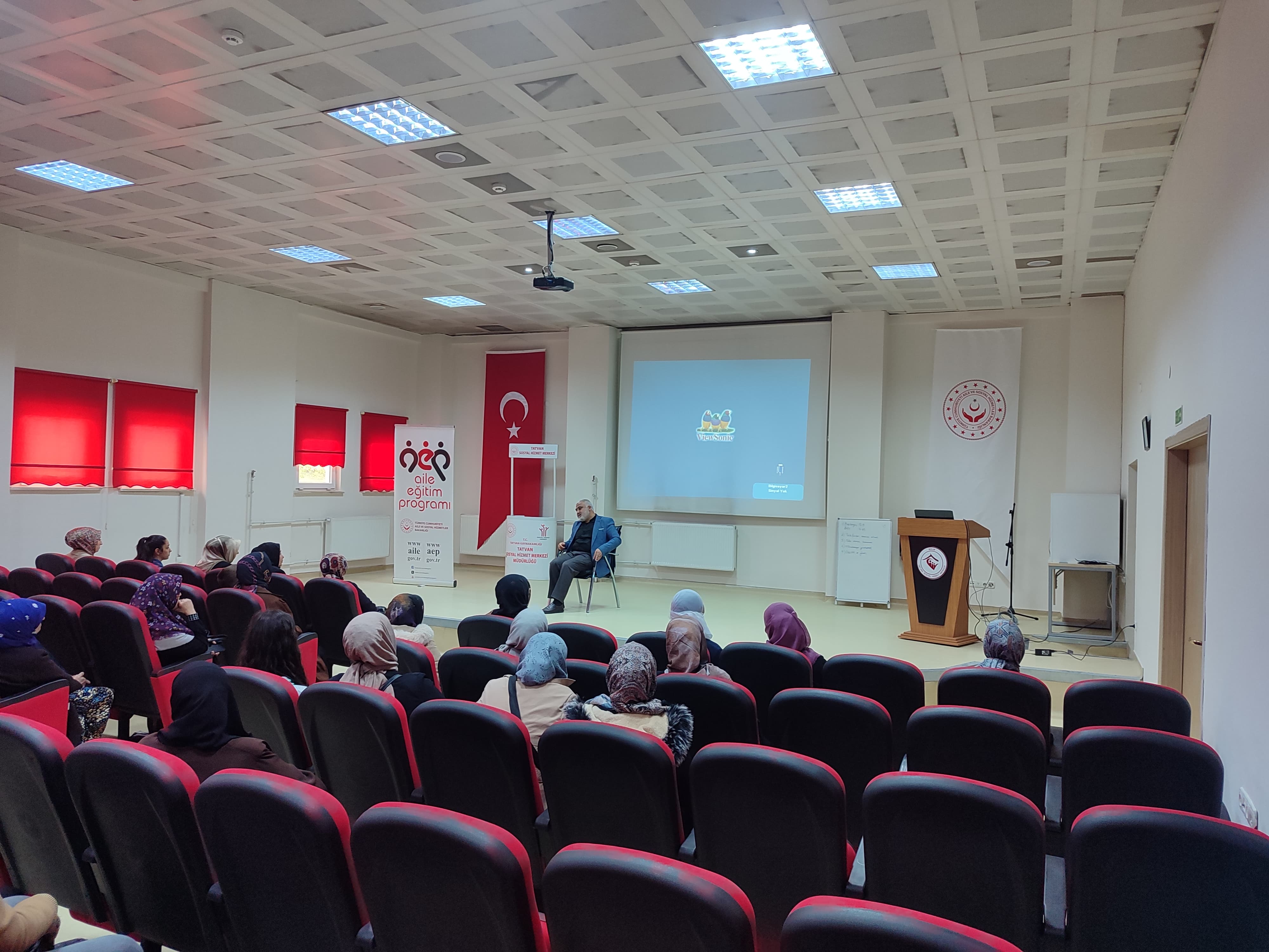 “Eğitimliyiz, Bilinçliyiz, Engelleri Aşıyoruz” projesi kapsamında eğitim programı 