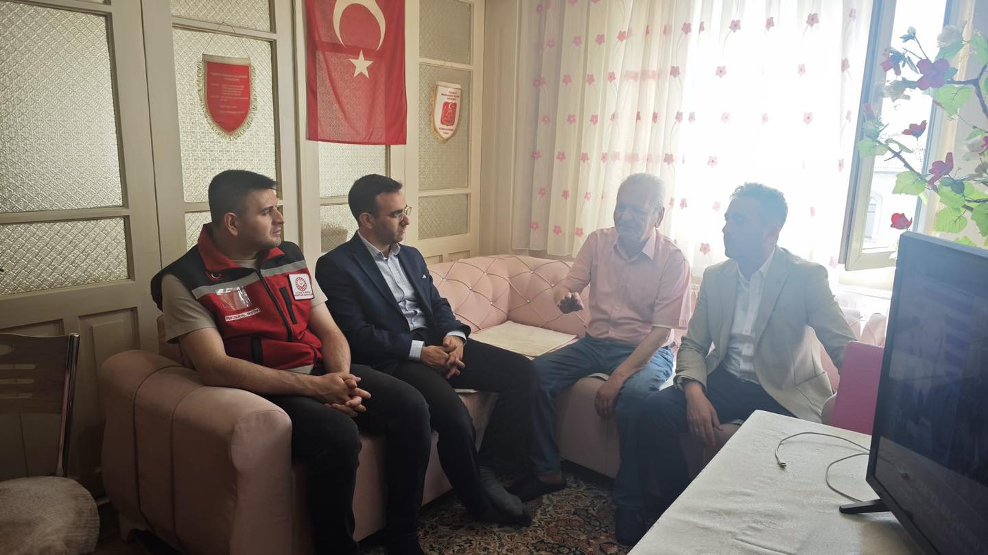 Demirci’de Şehit ve Gazi Ailelerine Bayram Ziyareti Gerçekleştirildi