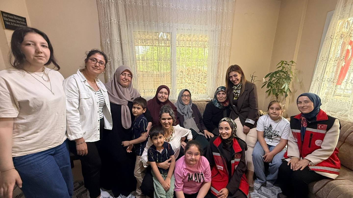 Millî Aile Haftasında Dört Kuşağın Bir Arada Yaşadığı Şehit Ailesi Ziyaret Edildi