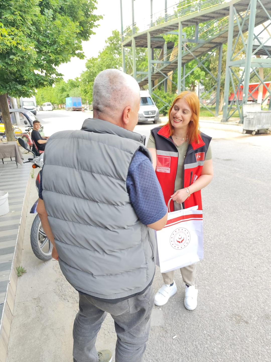 Akhisar’da Şehit Yakınları ve Gaziler Bayramda Ziyaret Edildi