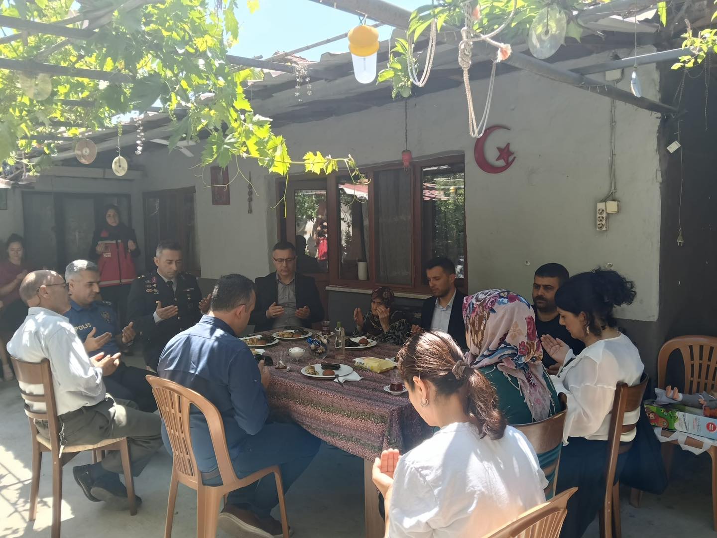 Soma’da Şehit Aileleri Bayramda Ziyaret Edildi