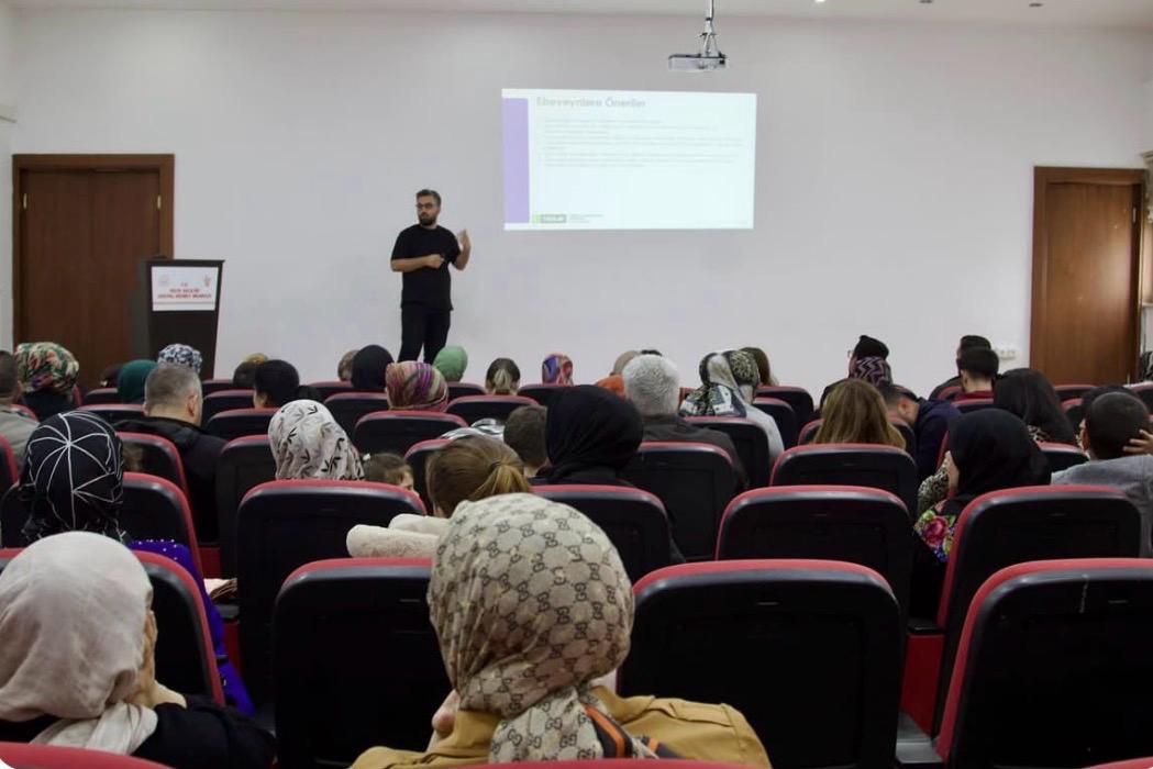 Milli Aile Haftası’na Özel "Dijital Aile" Semineri