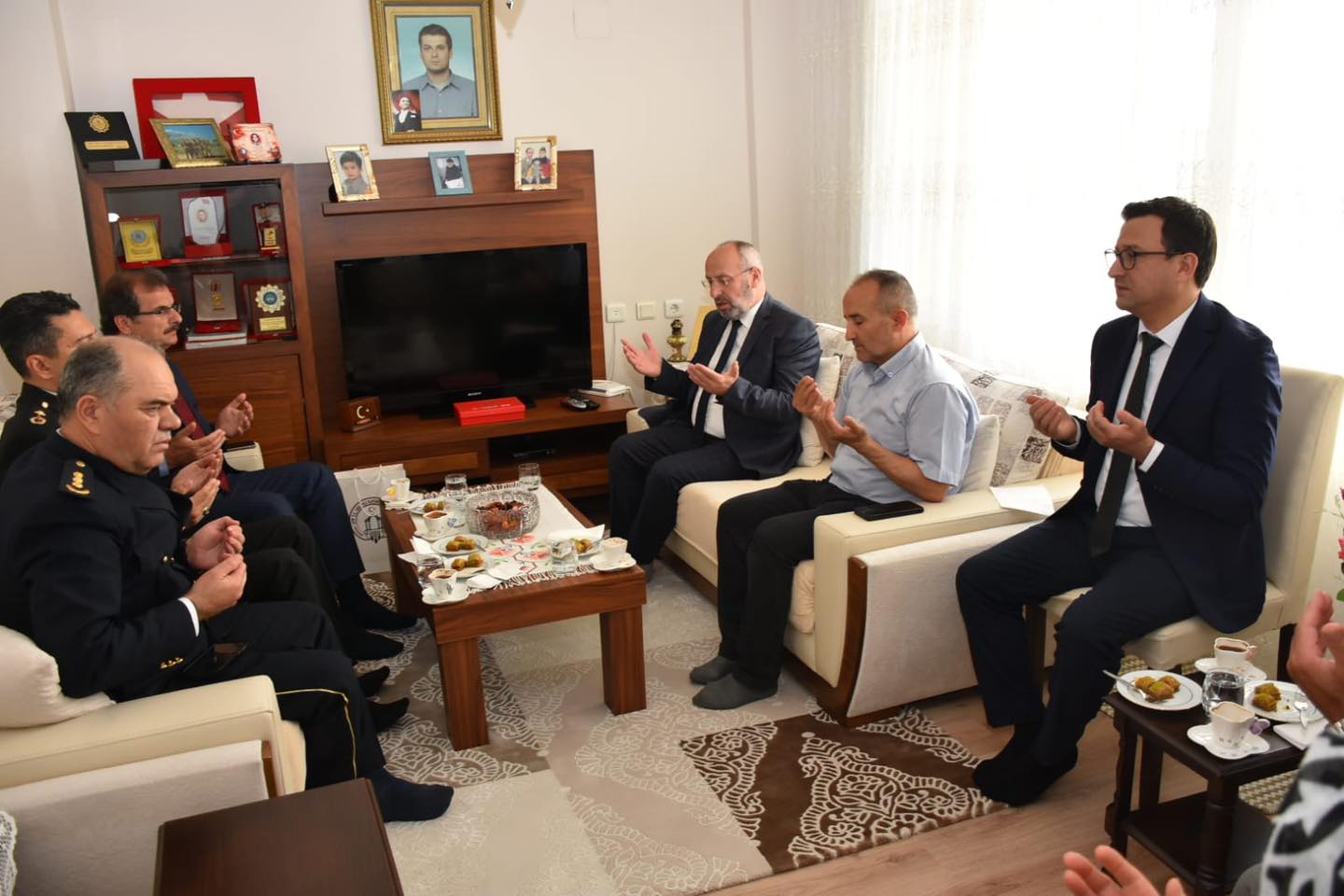 Salihli’de Şehit ve Gazi Ailelerine Bayram Ziyareti Gerçekleştirildi