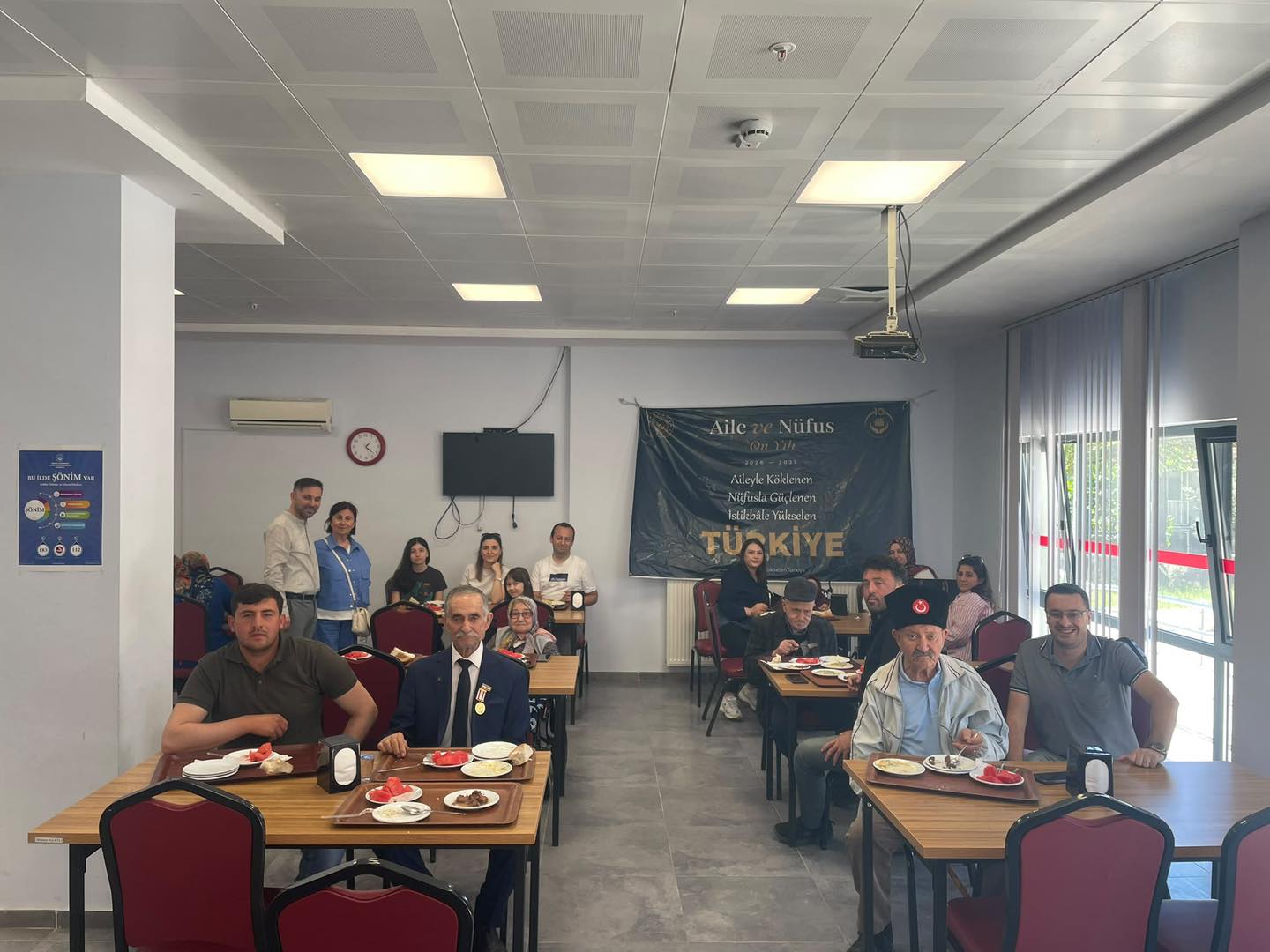 Gördes Huzurevinde “Üç Kuşak Bir Aile Sofrası” Buluşması Gerçekleştirildi