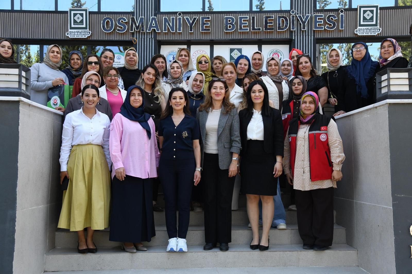 Osmaniye Sosyal Hizmet Merkezi tarafından Anneler Günü dolayısıyla Osmaniye Belediyesi Aile Yaşam Merkezi’nde renkli ve anlamlı bir program gerçekleştirildi. Annelerimizin bir araya gelerek hem sosyalleştiği hem de keyifli vakit geçirdiği program, katılımcılar tarafından büyük beğeni topladı.