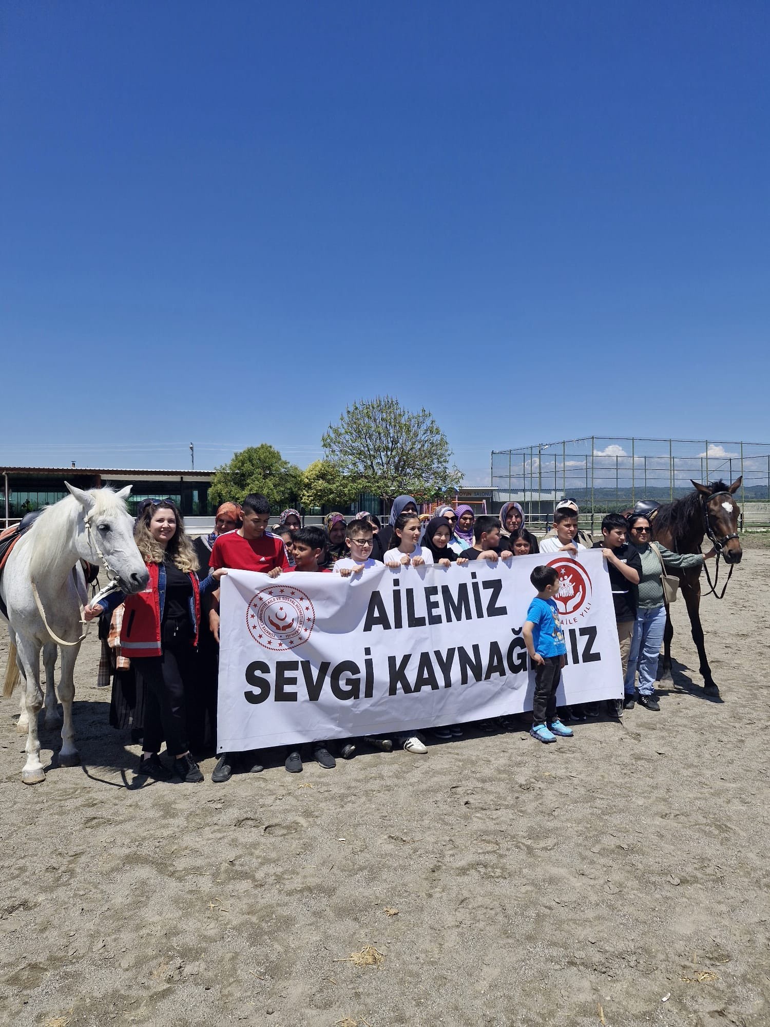 Bahçe Sosyal Hizmet Merkezi Müdürlüğü olarak, Okul Destek Projesi’nden yararlanan çocuklarımıza yönelik Kalemli At Çiftliği gezisi ve kahvaltı programı gerçekleştirilmiştir.
